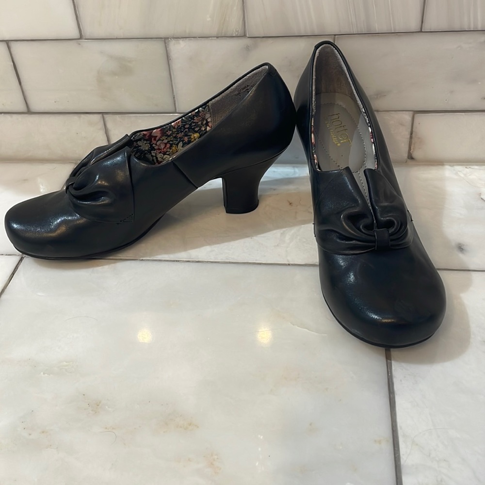 Hotter comfort concept size 9 heels. Heel is 3”